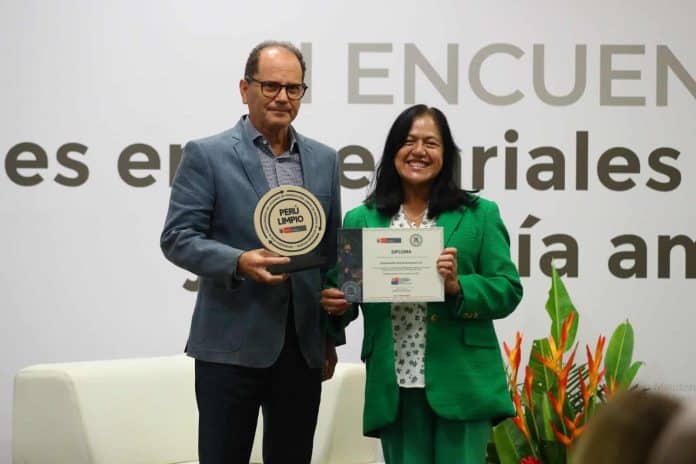 Aceros Arequipa recibe premio del Minam